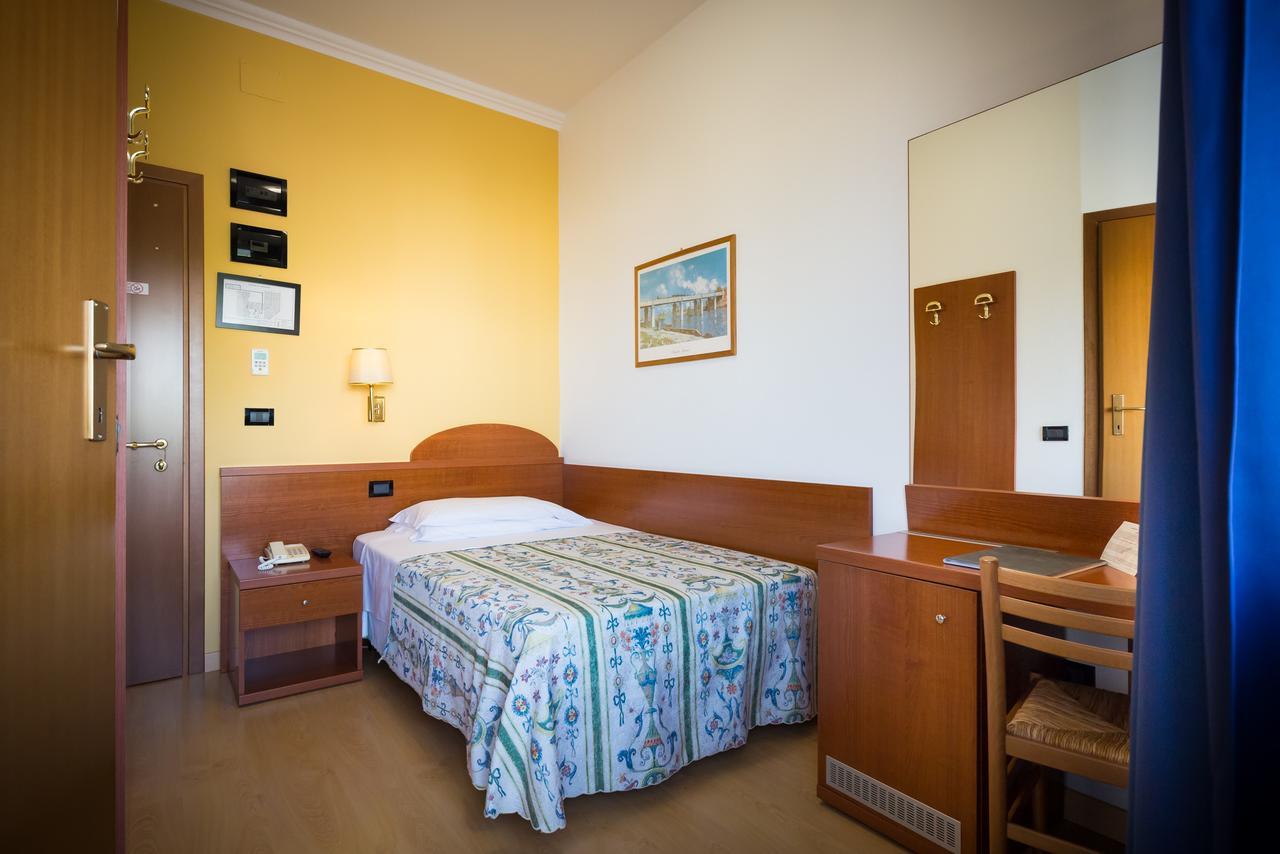 Hotel Tritone 卡奥莱 外观 照片