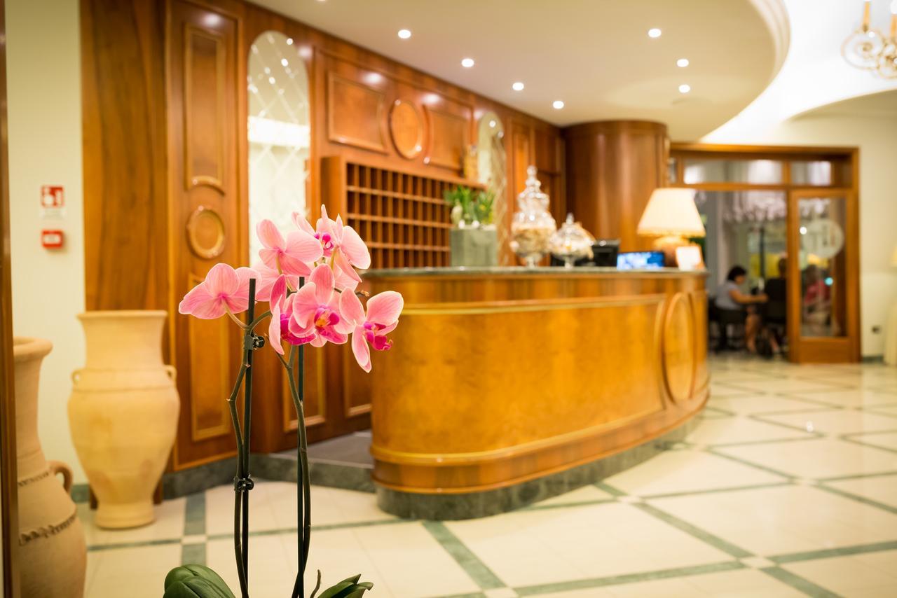 Hotel Tritone 卡奥莱 外观 照片