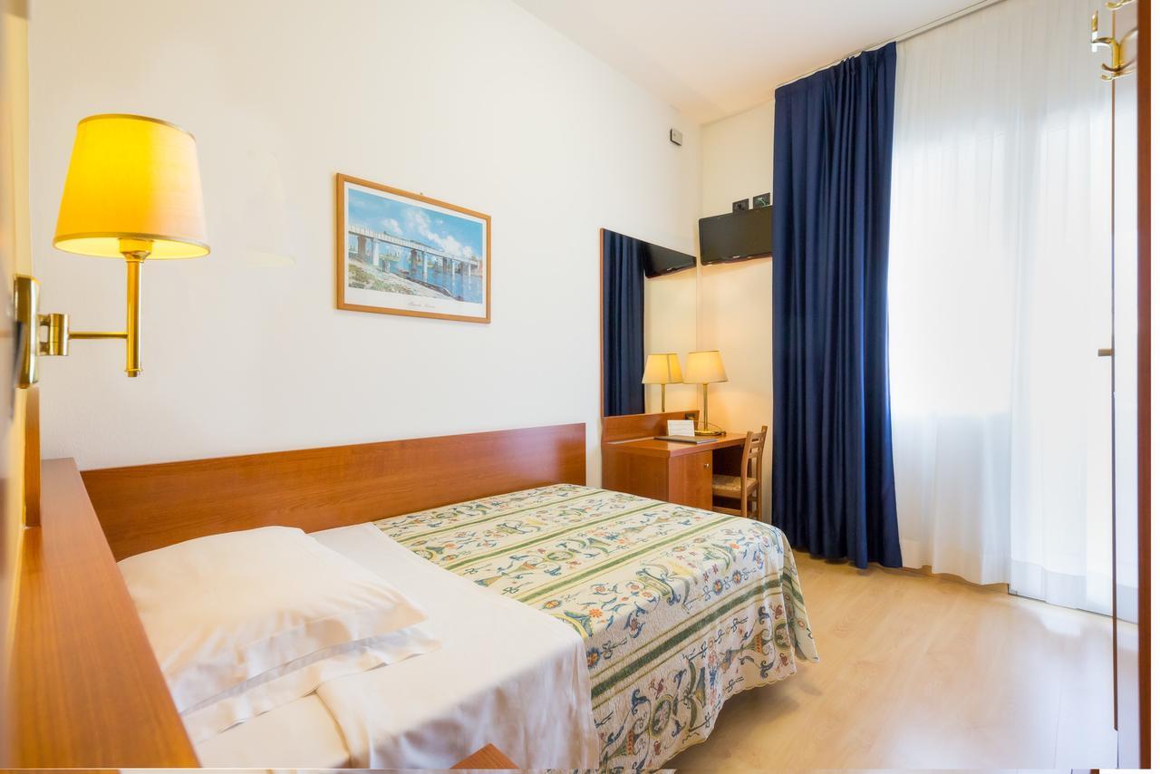 Hotel Tritone 卡奥莱 外观 照片