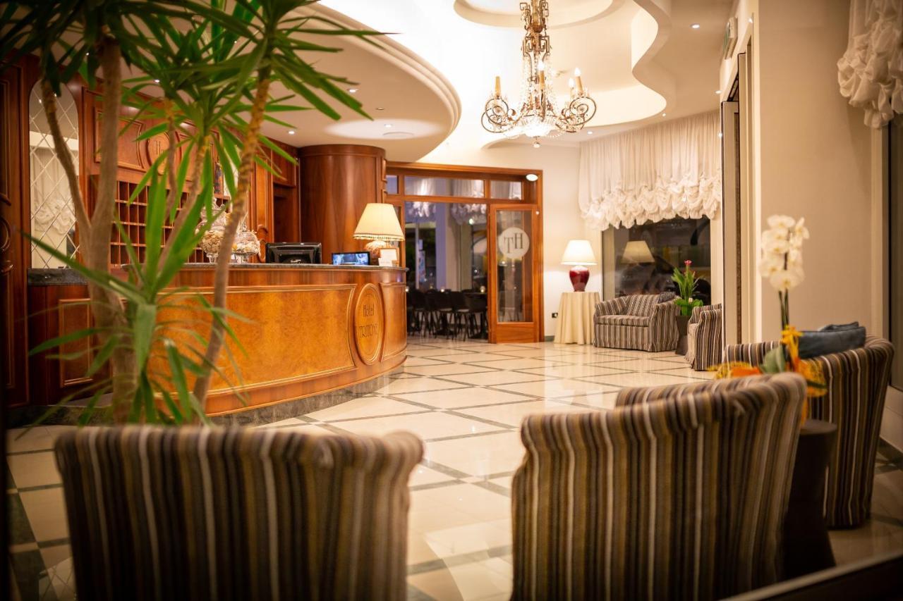 Hotel Tritone 卡奥莱 外观 照片