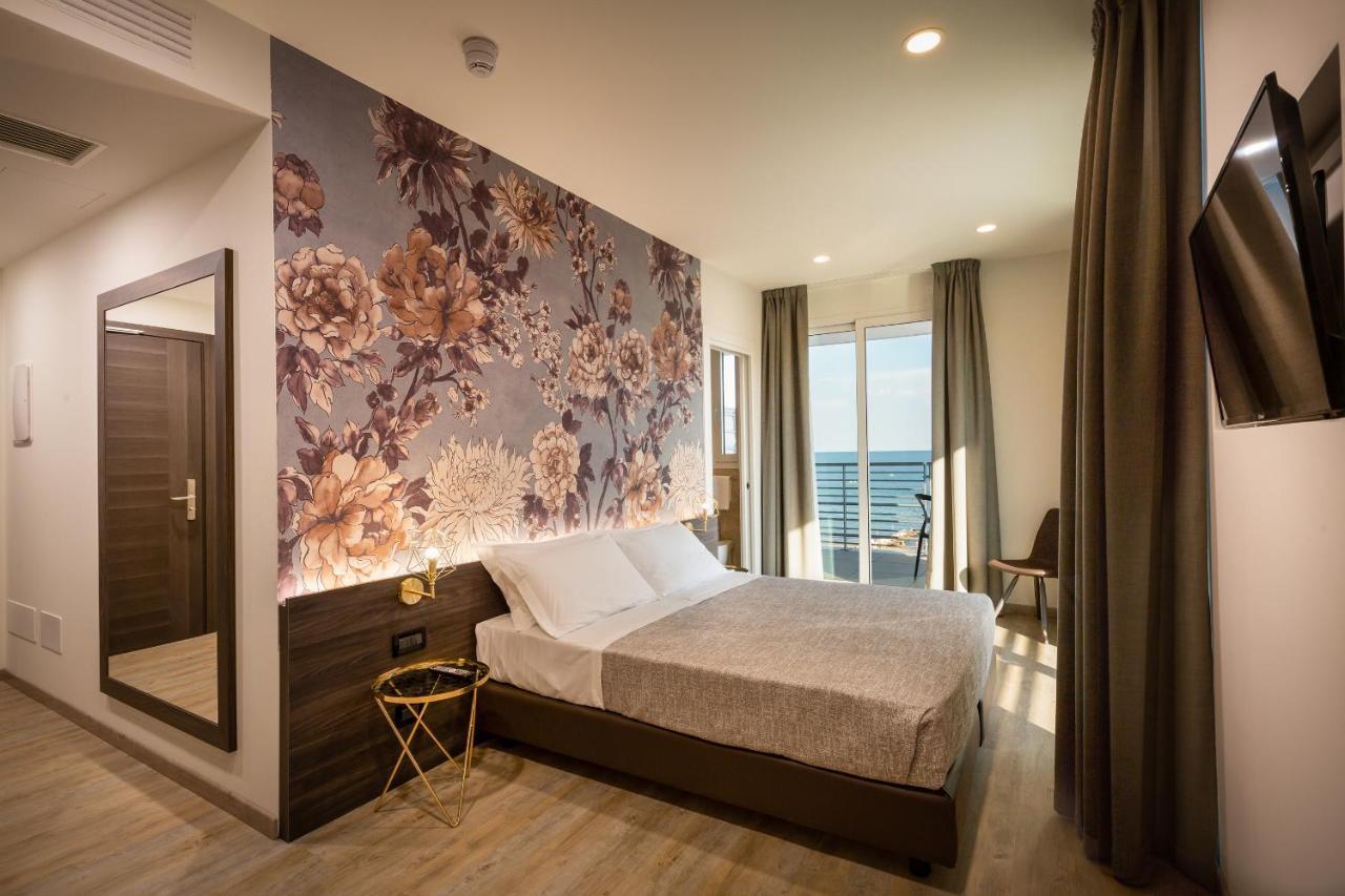 Hotel Tritone 卡奥莱 外观 照片
